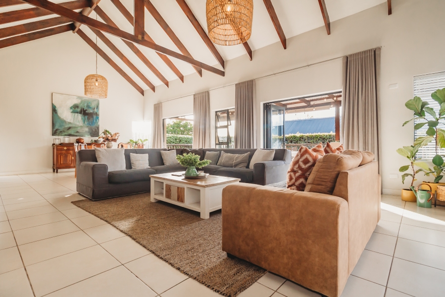 4 Bedroom Property for Sale in Kraaibosch Manor Western Cape